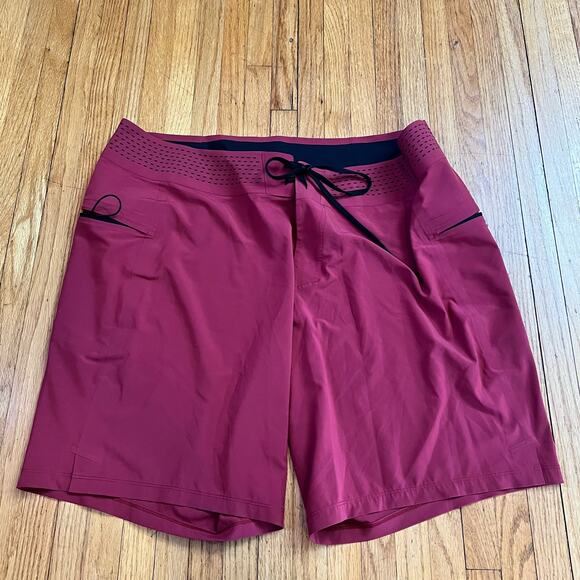 lululemon Shorts Mens 38 Current State Board Swim Hybrid Red Performance - Picture 1 of 9